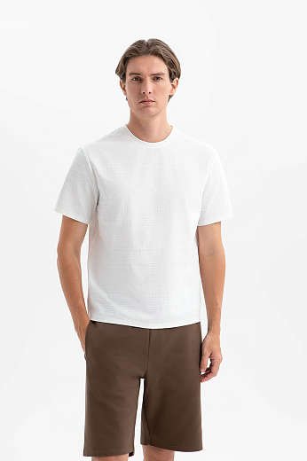 Футболка с орнаментом